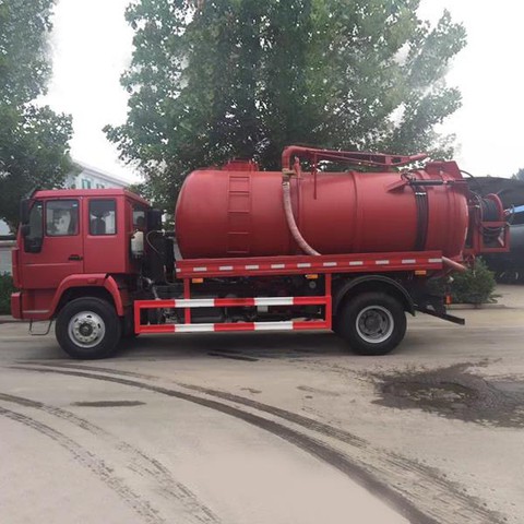 China SINOTRUK HOWO 6 Wheeler Vacuum Suction Sewage Tank Truck